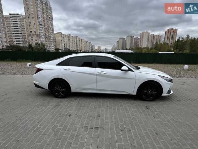 Білий Хендай Елантра, об'ємом двигуна 2 л та пробігом 56 тис. км за 16800 $, фото 2 на Automoto.ua