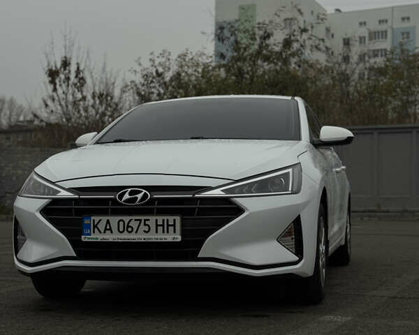 Белый Хендай Элантра, объемом двигателя 1.59 л и пробегом 46 тыс. км за 14000 $, фото 7 на Automoto.ua