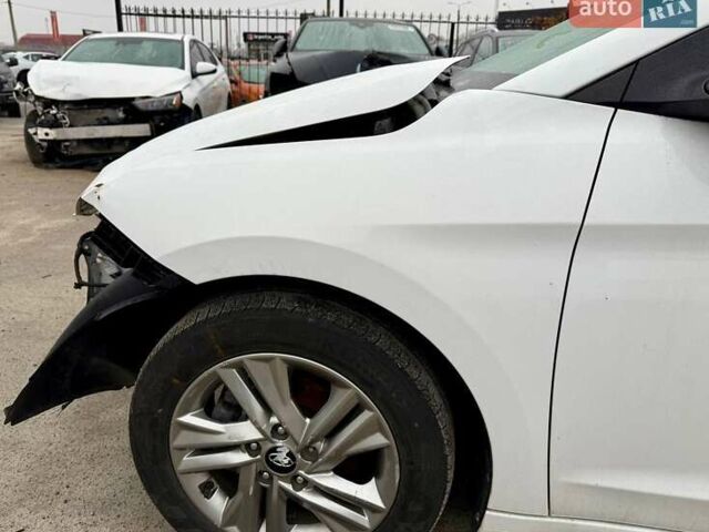Білий Хендай Елантра, об'ємом двигуна 2 л та пробігом 96 тис. км за 9200 $, фото 8 на Automoto.ua