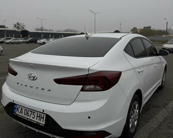 Белый Хендай Элантра, объемом двигателя 1.59 л и пробегом 46 тыс. км за 14000 $, фото 4 на Automoto.ua