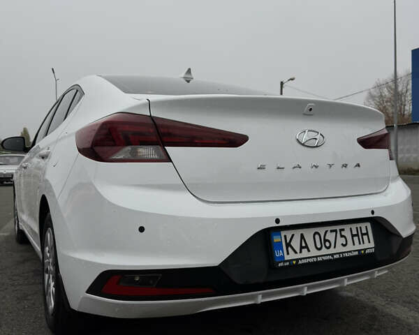Белый Хендай Элантра, объемом двигателя 1.59 л и пробегом 46 тыс. км за 14000 $, фото 13 на Automoto.ua
