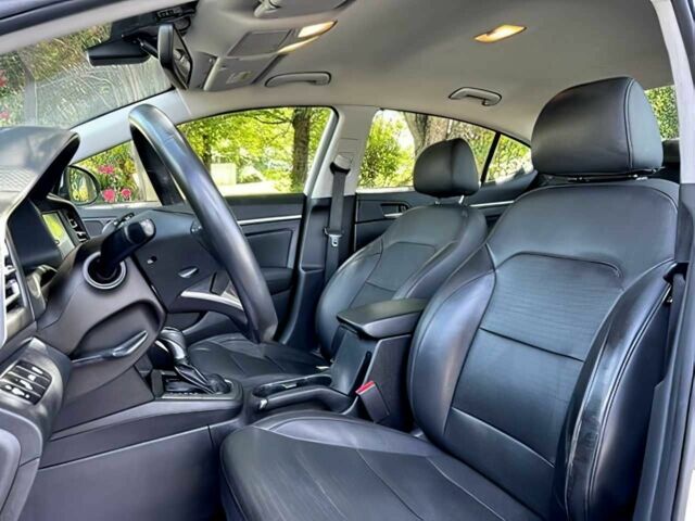 Белый Хендай Элантра, объемом двигателя 2 л и пробегом 34 тыс. км за 9400 $, фото 8 на Automoto.ua