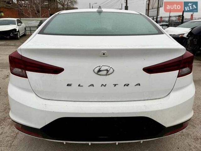 Білий Хендай Елантра, об'ємом двигуна 2 л та пробігом 96 тис. км за 9200 $, фото 11 на Automoto.ua