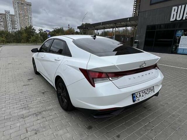 Білий Хендай Елантра, об'ємом двигуна 2 л та пробігом 56 тис. км за 16800 $, фото 5 на Automoto.ua