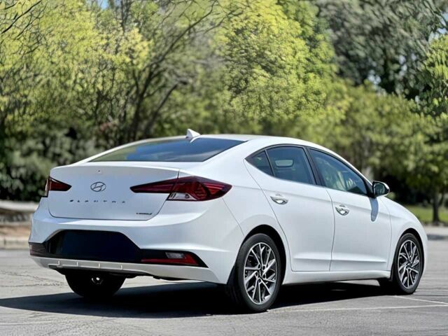 Белый Хендай Элантра, объемом двигателя 2 л и пробегом 34 тыс. км за 9400 $, фото 4 на Automoto.ua