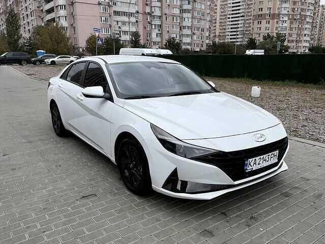 Білий Хендай Елантра, об'ємом двигуна 2 л та пробігом 56 тис. км за 16800 $, фото 1 на Automoto.ua