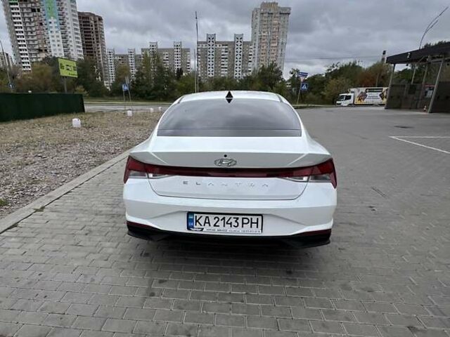 Білий Хендай Елантра, об'ємом двигуна 2 л та пробігом 56 тис. км за 16800 $, фото 4 на Automoto.ua