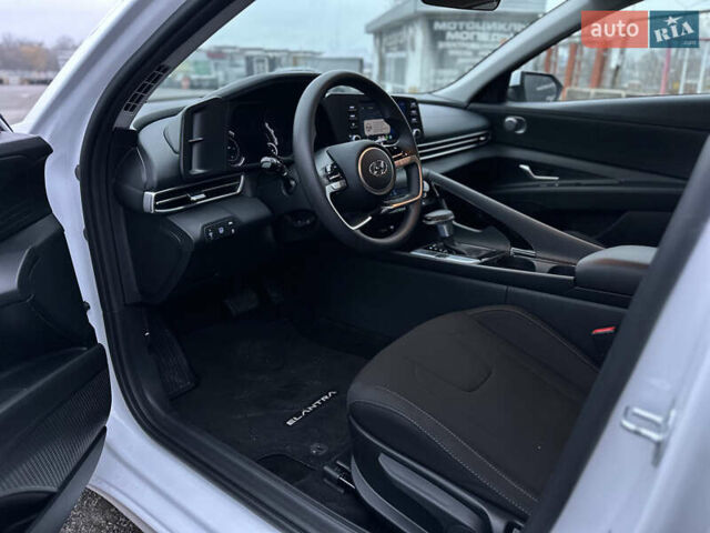 Білий Хендай Елантра, об'ємом двигуна 1.6 л та пробігом 63 тис. км за 18700 $, фото 10 на Automoto.ua