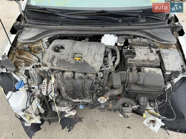 Білий Хендай Елантра, об'ємом двигуна 2 л та пробігом 96 тис. км за 9200 $, фото 16 на Automoto.ua