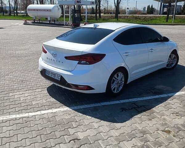 Белый Хендай Элантра, объемом двигателя 2 л и пробегом 77 тыс. км за 15600 $, фото 13 на Automoto.ua