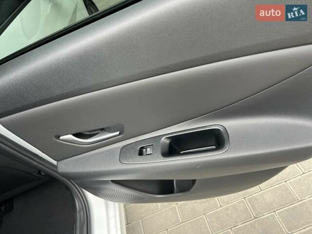 Білий Хендай Елантра, об'ємом двигуна 2 л та пробігом 56 тис. км за 16800 $, фото 20 на Automoto.ua