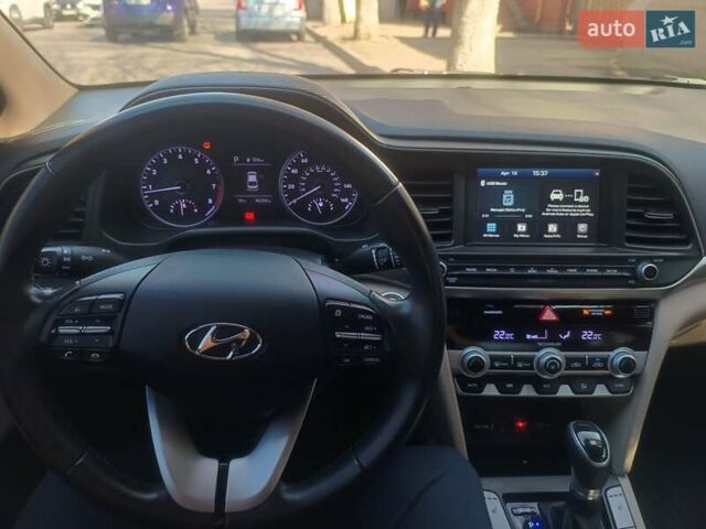 Белый Хендай Элантра, объемом двигателя 2 л и пробегом 77 тыс. км за 15600 $, фото 24 на Automoto.ua
