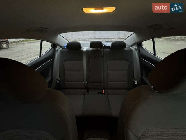 Белый Хендай Элантра, объемом двигателя 1.59 л и пробегом 46 тыс. км за 14000 $, фото 12 на Automoto.ua