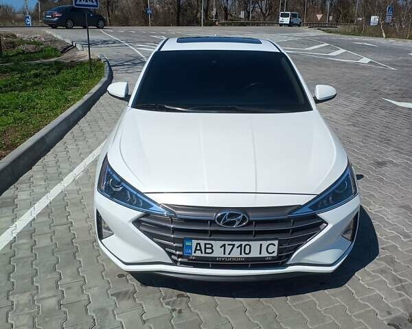 Белый Хендай Элантра, объемом двигателя 2 л и пробегом 77 тыс. км за 15600 $, фото 2 на Automoto.ua