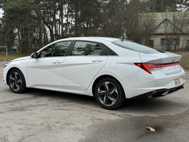 Белый Хендай Элантра, объемом двигателя 2 л и пробегом 55 тыс. км за 18600 $, фото 4 на Automoto.ua