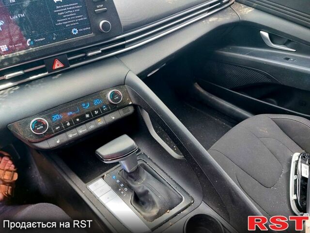 Белый Хендай Элантра, объемом двигателя 1.6 л и пробегом 32 тыс. км за 7900 $, фото 4 на Automoto.ua