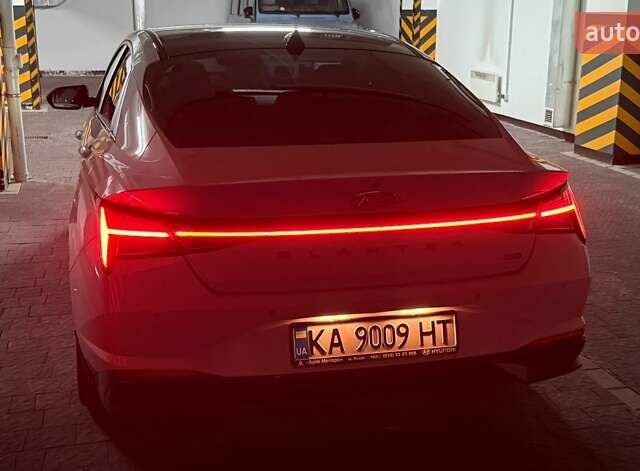Белый Хендай Элантра, объемом двигателя 2 л и пробегом 25 тыс. км за 23500 $, фото 6 на Automoto.ua