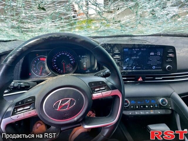 Белый Хендай Элантра, объемом двигателя 1.6 л и пробегом 32 тыс. км за 7900 $, фото 5 на Automoto.ua
