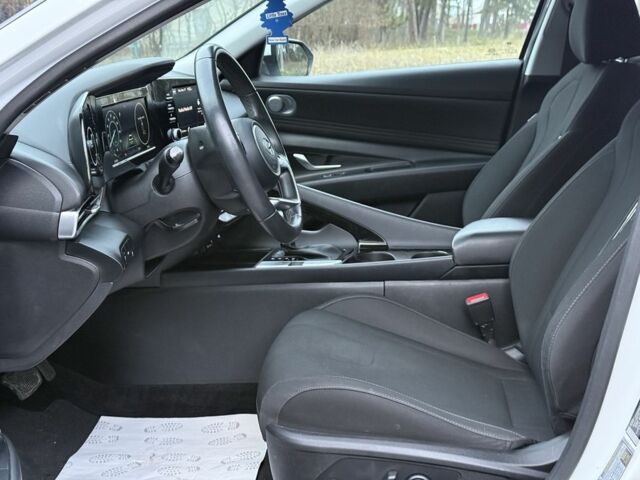 Белый Хендай Элантра, объемом двигателя 2 л и пробегом 55 тыс. км за 18600 $, фото 17 на Automoto.ua