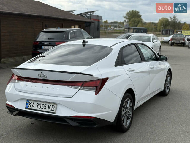 Белый Хендай Элантра, объемом двигателя 1.59 л и пробегом 33 тыс. км за 18000 $, фото 3 на Automoto.ua