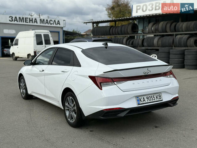 Белый Хендай Элантра, объемом двигателя 1.59 л и пробегом 33 тыс. км за 18000 $, фото 2 на Automoto.ua
