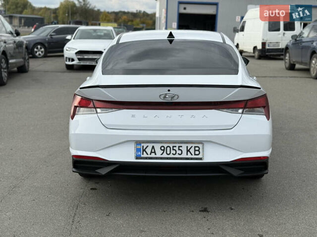 Белый Хендай Элантра, объемом двигателя 1.59 л и пробегом 33 тыс. км за 18000 $, фото 4 на Automoto.ua