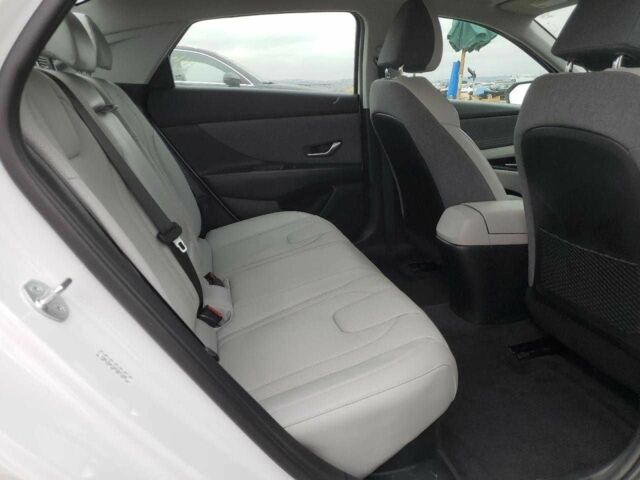 Хендай Элантра 2023 в Киеве на Automoto.ua Белый Хендай Элантра, объемом двигателя 0 л и пробегом 25 тыс. км за 4900 $, фото 9 на Automoto.ua