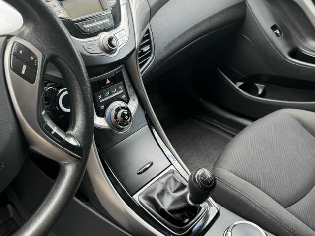 Бежевый Хендай Элантра, объемом двигателя 1.6 л и пробегом 85 тыс. км за 10000 $, фото 19 на Automoto.ua