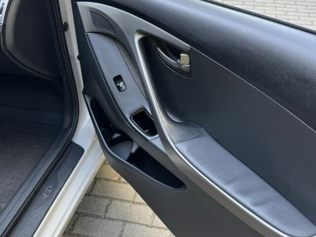 Бежевый Хендай Элантра, объемом двигателя 1.6 л и пробегом 85 тыс. км за 10000 $, фото 17 на Automoto.ua