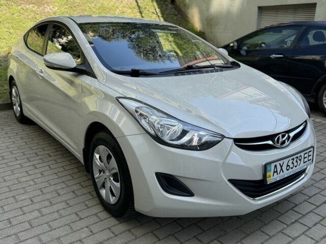 Бежевый Хендай Элантра, объемом двигателя 1.6 л и пробегом 85 тыс. км за 10000 $, фото 5 на Automoto.ua