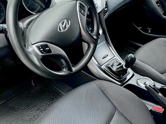 Бежевый Хендай Элантра, объемом двигателя 1.6 л и пробегом 85 тыс. км за 10000 $, фото 18 на Automoto.ua