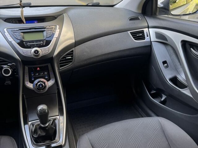 Бежевый Хендай Элантра, объемом двигателя 1.6 л и пробегом 85 тыс. км за 10000 $, фото 15 на Automoto.ua