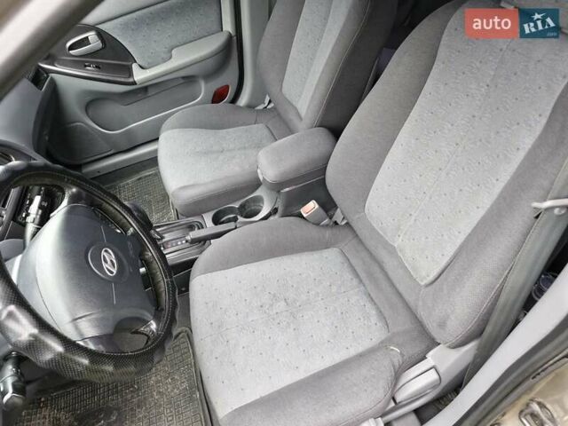 Бежевый Хендай Элантра, объемом двигателя 1.98 л и пробегом 320 тыс. км за 3200 $, фото 10 на Automoto.ua