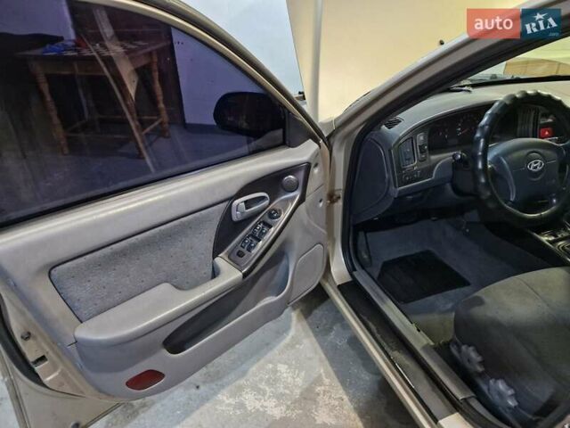 Бежевый Хендай Элантра, объемом двигателя 1.98 л и пробегом 320 тыс. км за 3300 $, фото 5 на Automoto.ua