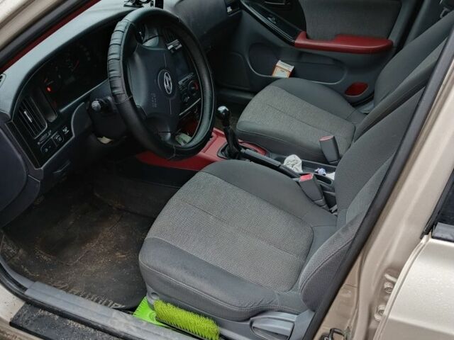 Бежевий Хендай Елантра, об'ємом двигуна 1.6 л та пробігом 262 тис. км за 3500 $, фото 9 на Automoto.ua