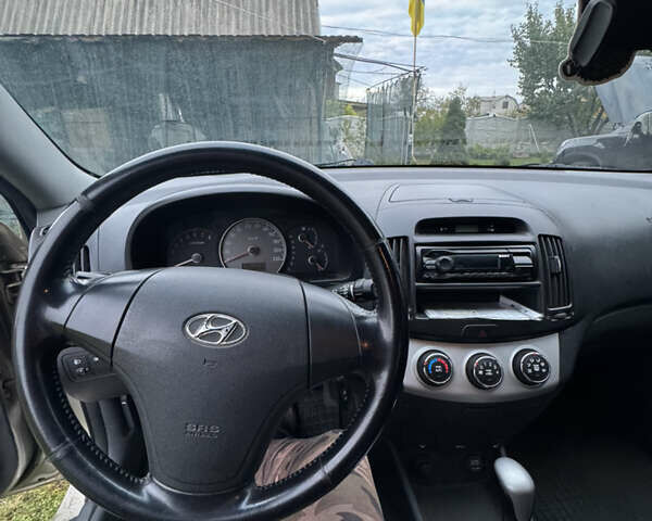 Бежевий Хендай Елантра, об'ємом двигуна 1.6 л та пробігом 174 тис. км за 6200 $, фото 11 на Automoto.ua