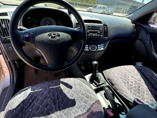 Бежевый Хендай Элантра, объемом двигателя 1.6 л и пробегом 285 тыс. км за 5700 $, фото 7 на Automoto.ua