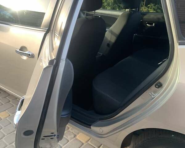 Бежевый Хендай Элантра, объемом двигателя 1.59 л и пробегом 143 тыс. км за 7200 $, фото 3 на Automoto.ua