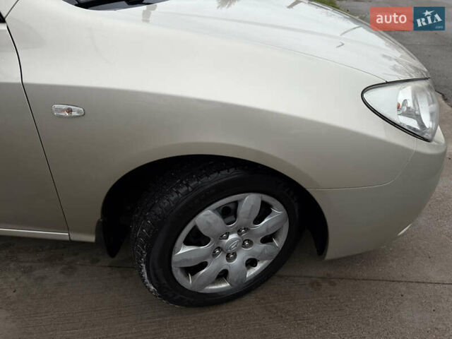 Бежевий Хендай Елантра, об'ємом двигуна 1.59 л та пробігом 290 тис. км за 6400 $, фото 4 на Automoto.ua