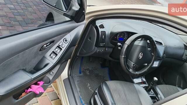 Хендай Элантра 2008 в Киеве на Automoto.ua Бежевый Хендай Элантра, объемом двигателя 1.59 л и пробегом 279 тыс. км за 6000 $, фото 4 на Automoto.ua