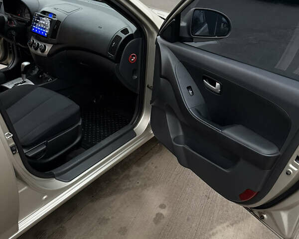 Бежевий Хендай Елантра, об'ємом двигуна 1.59 л та пробігом 290 тис. км за 6400 $, фото 21 на Automoto.ua