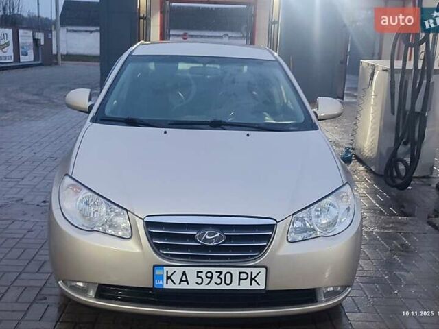 Бежевый Хендай Элантра, объемом двигателя 1.59 л и пробегом 220 тыс. км за 4800 $, фото 2 на Automoto.ua