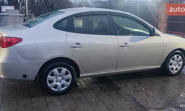 Бежевый Хендай Элантра, объемом двигателя 1.59 л и пробегом 220 тыс. км за 4800 $, фото 6 на Automoto.ua