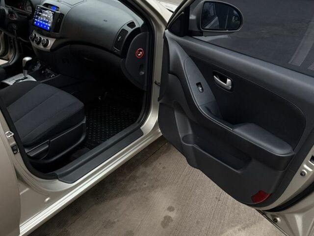 Бежевый Хендай Элантра, объемом двигателя 1.6 л и пробегом 270 тыс. км за 6400 $, фото 16 на Automoto.ua