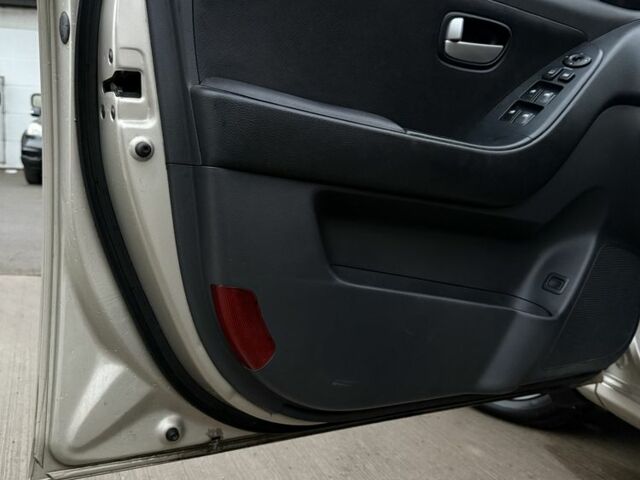 Бежевый Хендай Элантра, объемом двигателя 1.6 л и пробегом 270 тыс. км за 6400 $, фото 11 на Automoto.ua