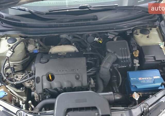 Бежевый Хендай Элантра, объемом двигателя 1.59 л и пробегом 220 тыс. км за 4800 $, фото 8 на Automoto.ua