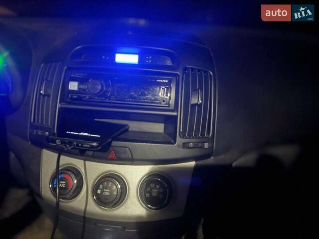 Бежевий Хендай Елантра, об'ємом двигуна 1.59 л та пробігом 250 тис. км за 4600 $, фото 5 на Automoto.ua