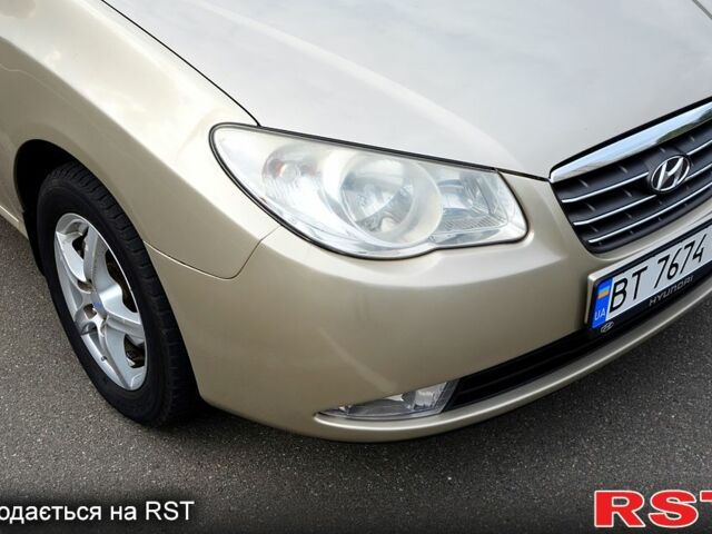 Бежевый Хендай Элантра, объемом двигателя 1.6 л и пробегом 256 тыс. км за 4850 $, фото 5 на Automoto.ua