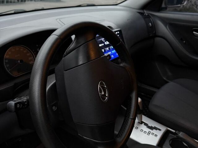 Бежевый Хендай Элантра, объемом двигателя 1.6 л и пробегом 270 тыс. км за 6400 $, фото 10 на Automoto.ua