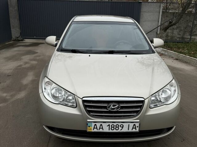 Бежевый Хендай Элантра, объемом двигателя 1.6 л и пробегом 270 тыс. км за 6400 $, фото 1 на Automoto.ua